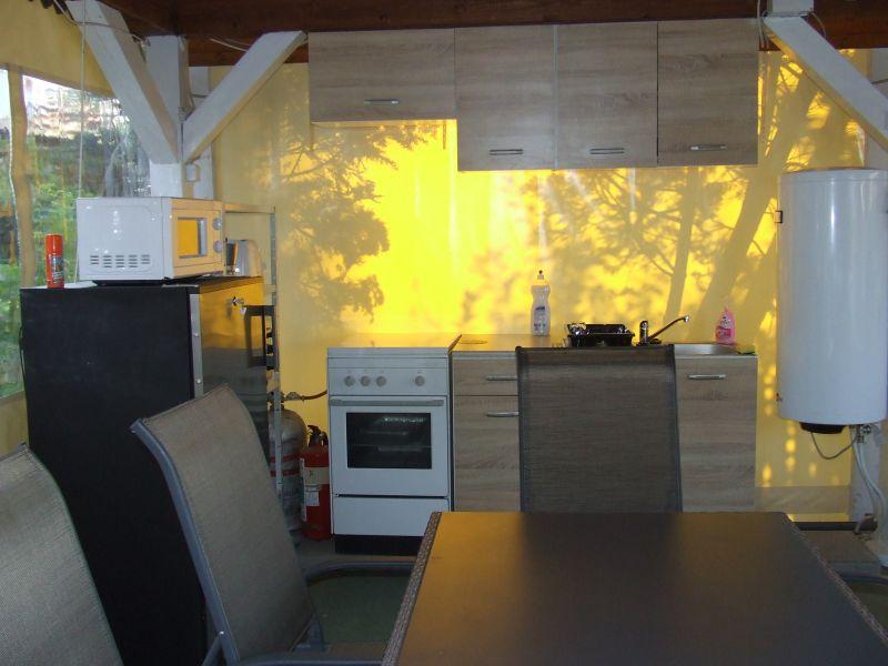 Teljesen felszerelt udvari konyha Teljesen felszerelt udvari konyha